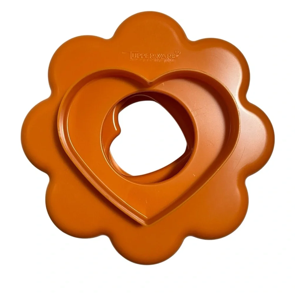 Tupperware Vintage 5-piece Orange Nesting Flower Cookie Cutter Set 1654 - 1658